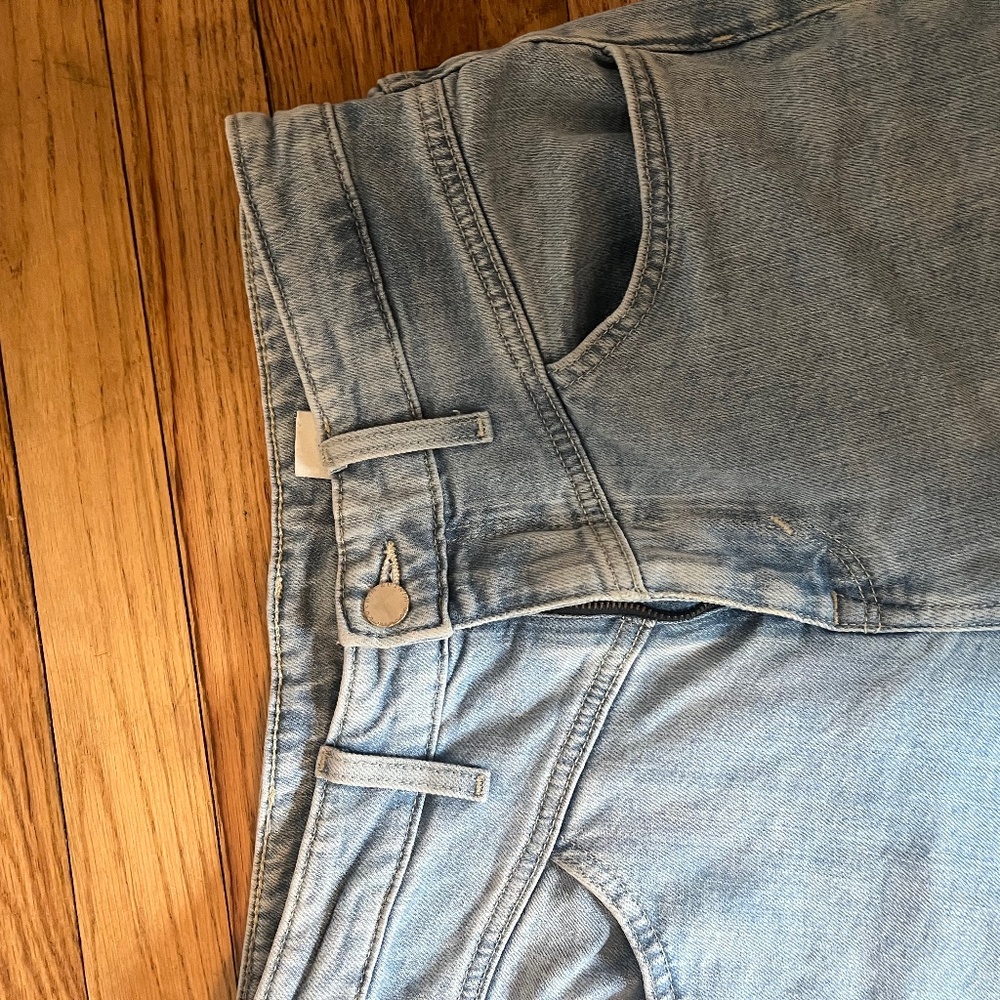 Mom jeans light colored